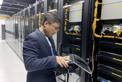 用兢兢業(yè)業(yè)書寫“光榮”——致敬江蘇有線五一堅守崗位的通訊設(shè)備修理勞動者